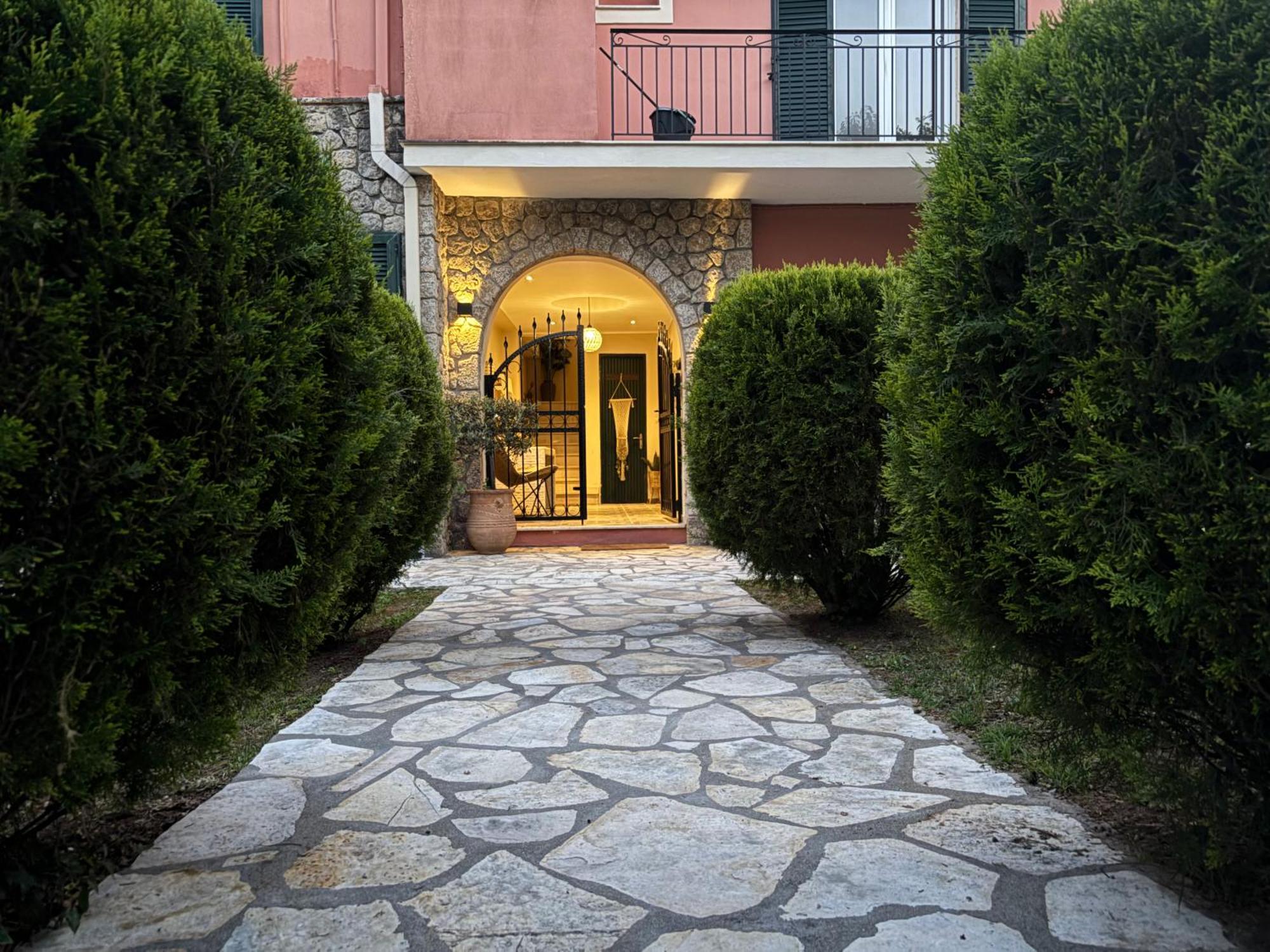 Kaloudis Studios & Apartments ذيسْخا المظهر الخارجي الصورة